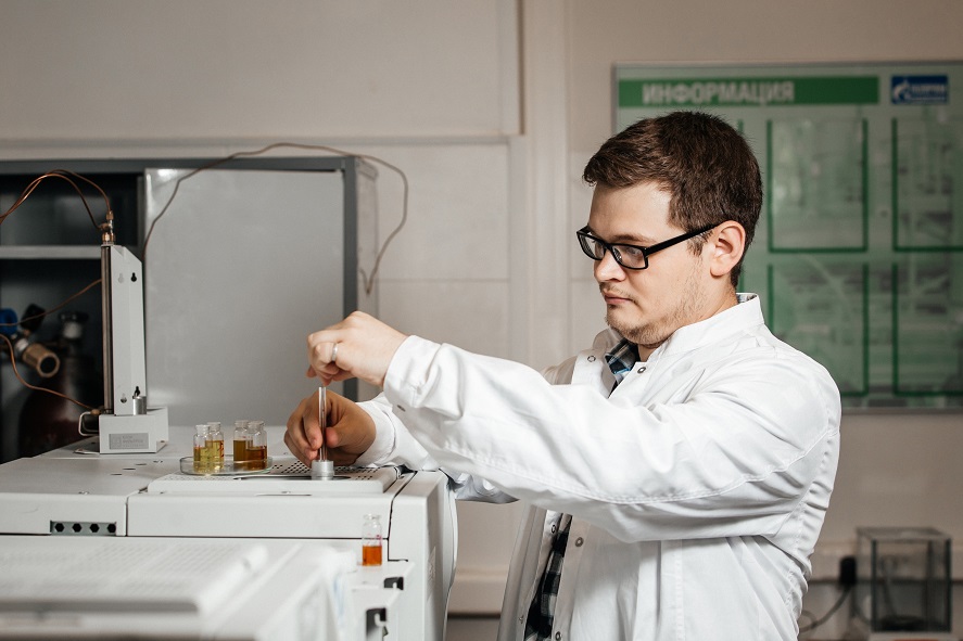 TPU scientists produce cheap and high-quality gasoline