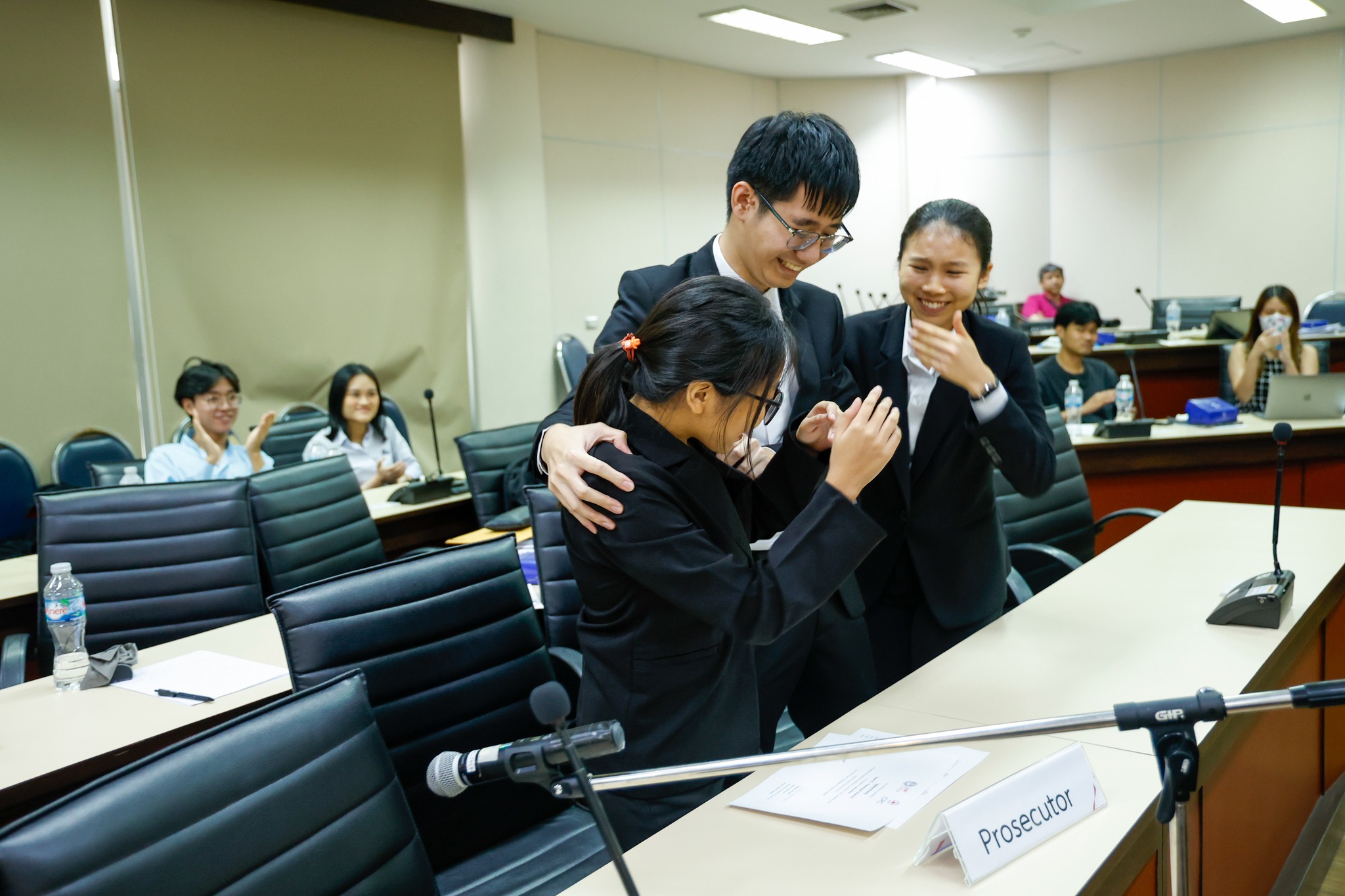 Thammasat law students win national championship in international humanitarian law mock trial competition